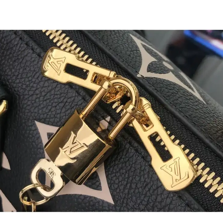 2111FY0058 LV Bags 0526